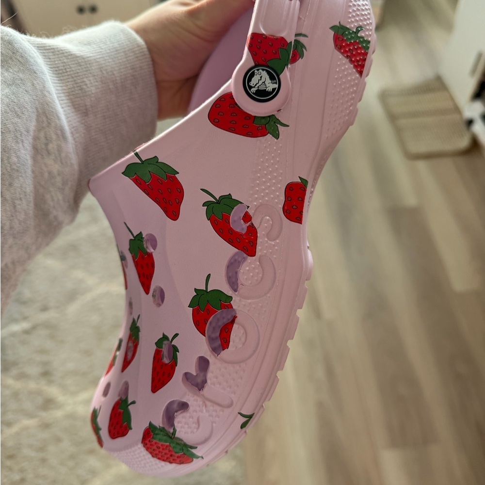 Discontinued Baya Seasonal Print Crocs - Picture 6 of 6